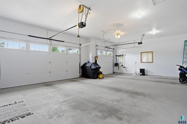 3420 S Fernwood Ave Avenue, Sioux Falls, SD 57110