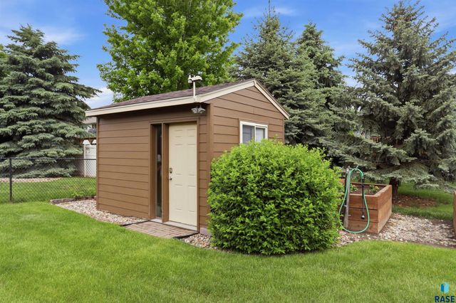 3420 S Fernwood Ave Avenue, Sioux Falls, SD 57110