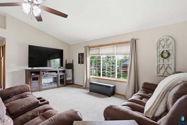 3420 S Fernwood Ave Avenue, Sioux Falls, SD 57110