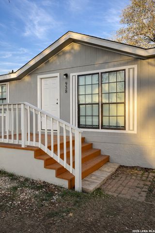 938 Patricia Ann, Poteet, TX 78065