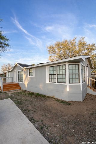 938 Patricia Ann, Poteet, TX 78065