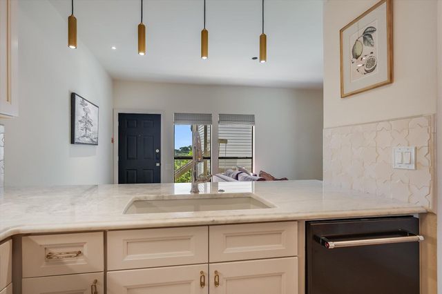 802 S 1st ST S 207, Austin, TX 78704