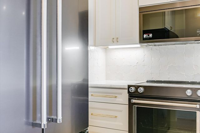 802 S 1st ST S 207, Austin, TX 78704