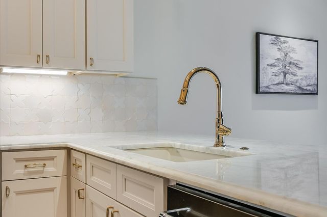 802 S 1st ST S 207, Austin, TX 78704