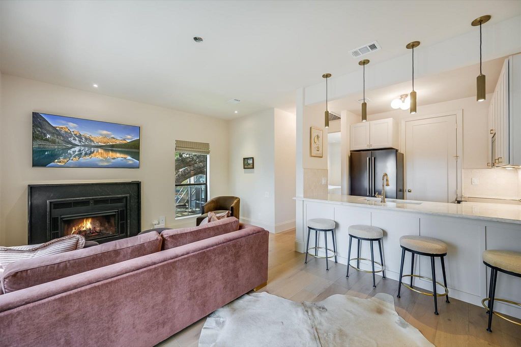 802 S 1st ST S 207, Austin, TX 78704