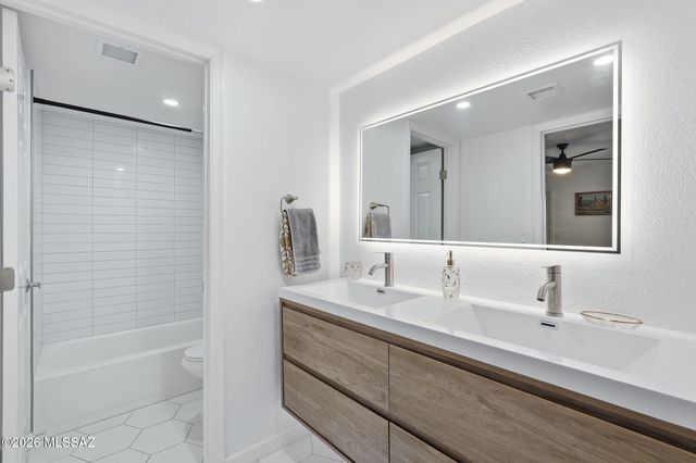 7601 N Calle Sin Envidia Apt 28, Tucson, AZ 85718