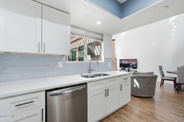 7601 N Calle Sin Envidia Apt 28, Tucson, AZ 85718