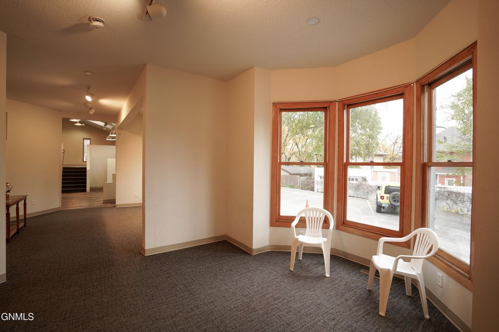 613 N 3rd Street, Bismarck, ND 58501 photo 16