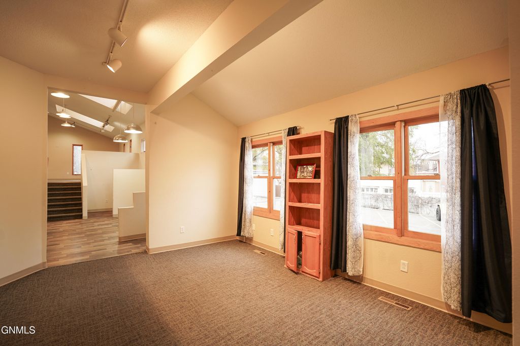 613 N 3rd Street, Bismarck, ND 58501 photo 19