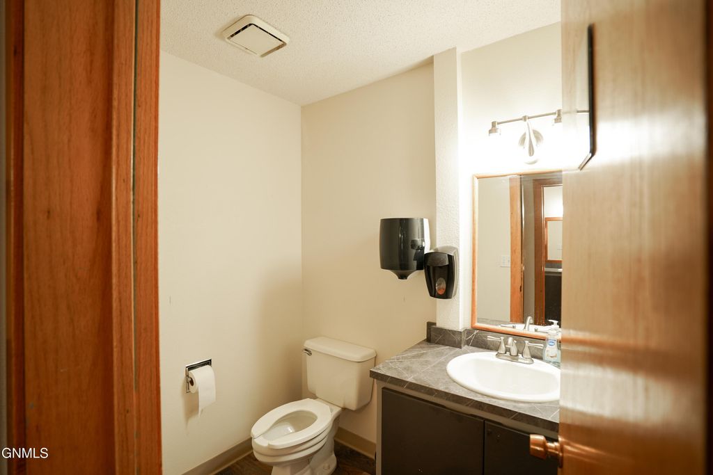 613 N 3rd Street, Bismarck, ND 58501 photo 22