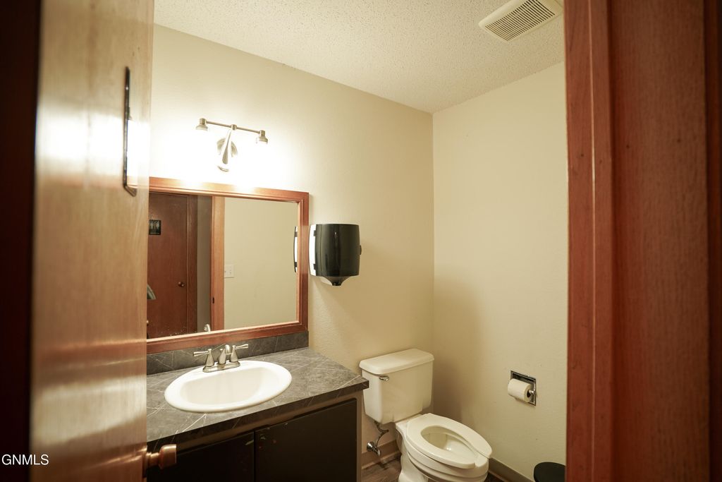 613 N 3rd Street, Bismarck, ND 58501 photo 24