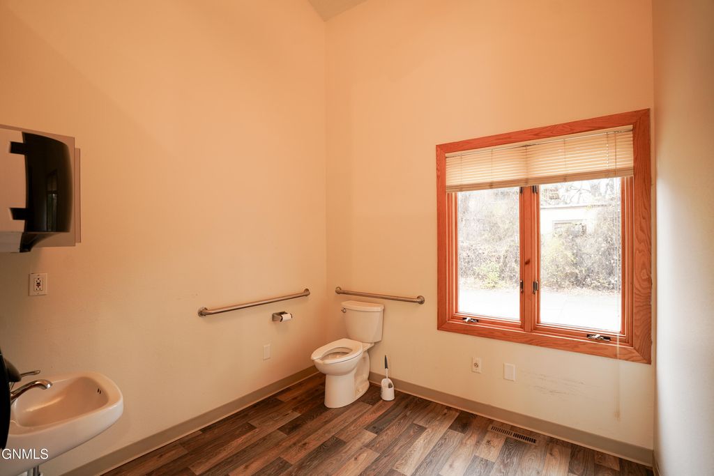 613 N 3rd Street, Bismarck, ND 58501 photo 26