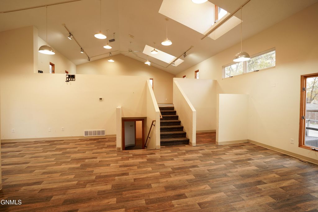 613 N 3rd Street, Bismarck, ND 58501 photo 32