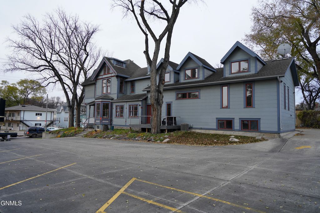 613 N 3rd Street, Bismarck, ND 58501 photo 4
