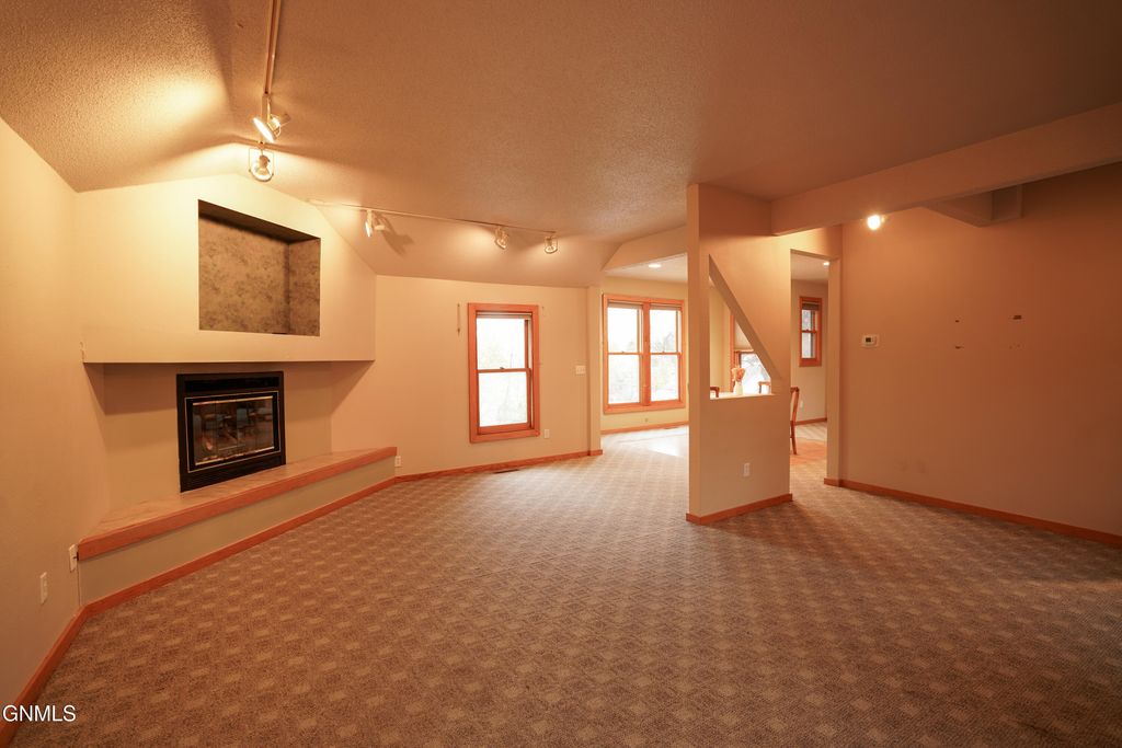 613 N 3rd Street, Bismarck, ND 58501 photo 42