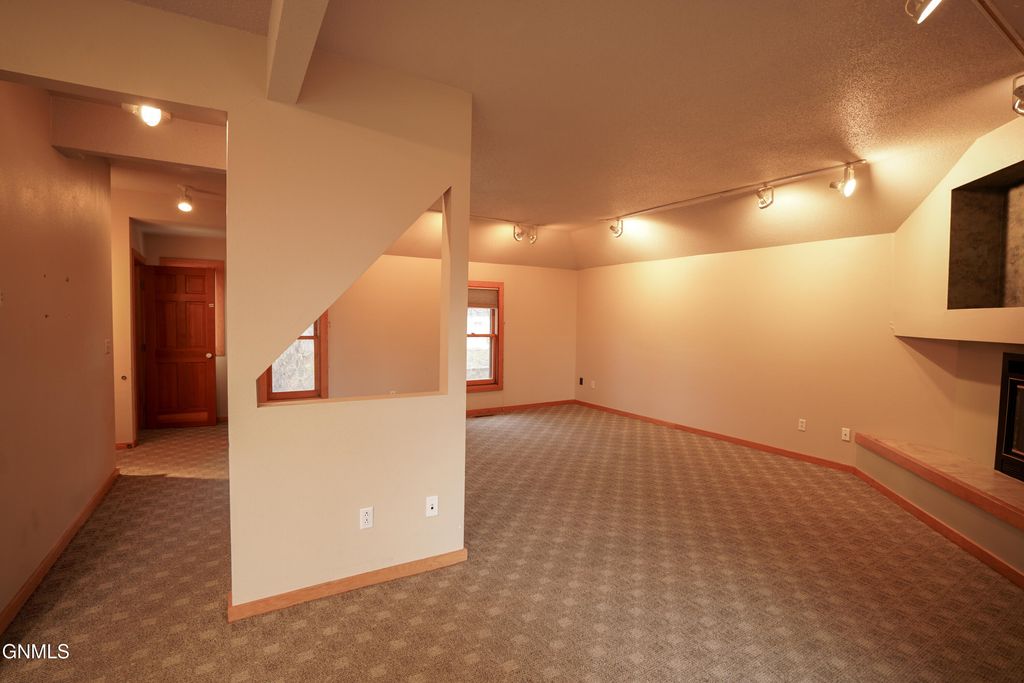 613 N 3rd Street, Bismarck, ND 58501 photo 43