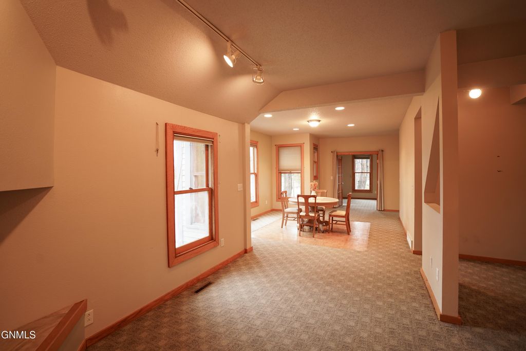 613 N 3rd Street, Bismarck, ND 58501 photo 44