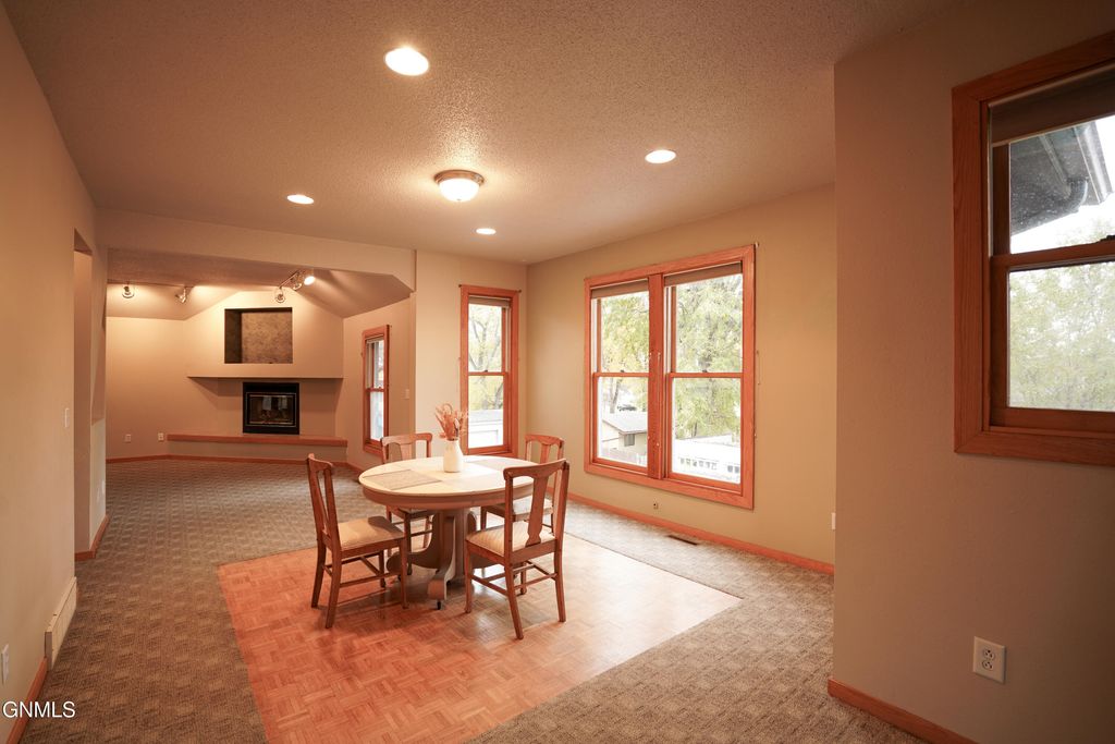 613 N 3rd Street, Bismarck, ND 58501 photo 45