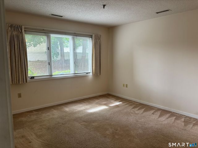 75 Washington Avenue 4-101, Hamden, CT 06518