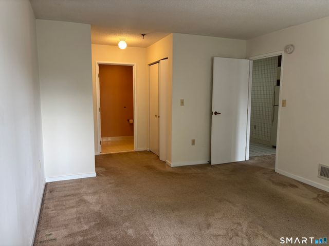 75 Washington Avenue 4-101, Hamden, CT 06518