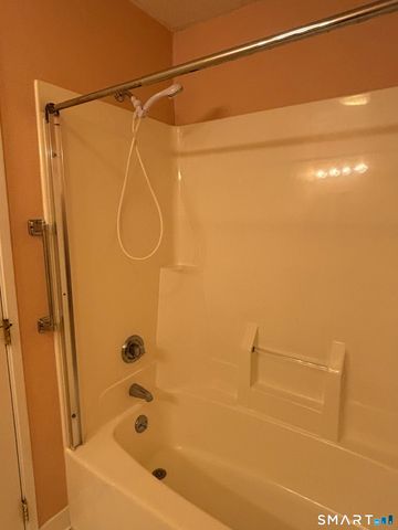 75 Washington Avenue 4-101, Hamden, CT 06518