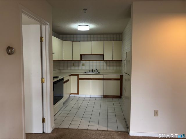 75 Washington Avenue 4-101, Hamden, CT 06518
