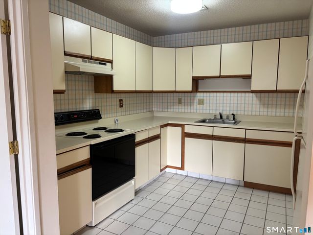 75 Washington Avenue 4-101, Hamden, CT 06518