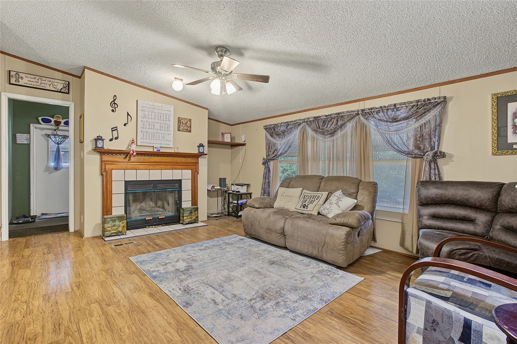 6005 Vinery Lane, Joshua, TX 76058 — photo 2