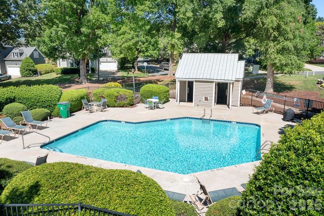 3706 Selwyn Farms Lane 17-3, Charlotte, NC 28209