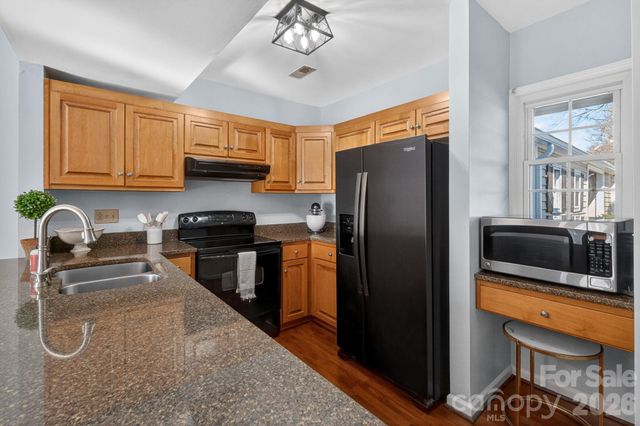 3706 Selwyn Farms Lane 17-3, Charlotte, NC 28209