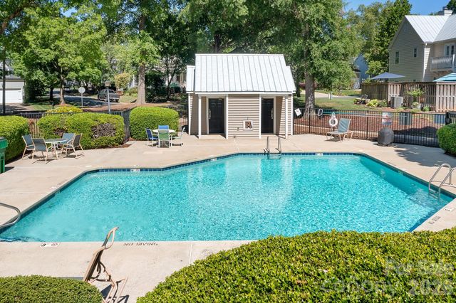 3706 Selwyn Farms Lane 17-3, Charlotte, NC 28209