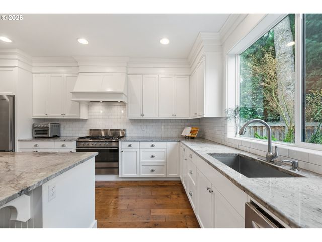 3803 Se NEHALEM St, Portland, OR 97202