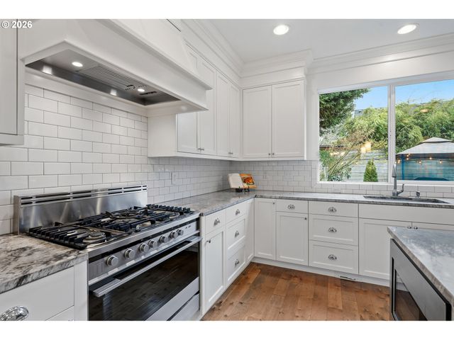 3803 Se NEHALEM St, Portland, OR 97202