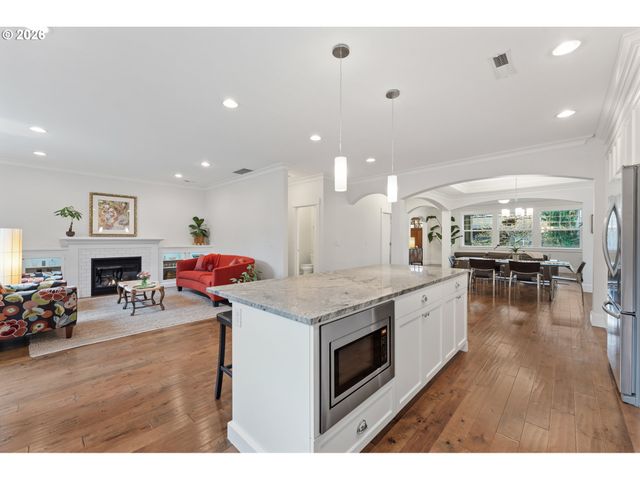 3803 Se NEHALEM St, Portland, OR 97202