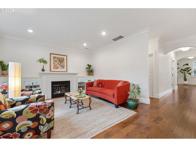 3803 Se NEHALEM St, Portland, OR 97202