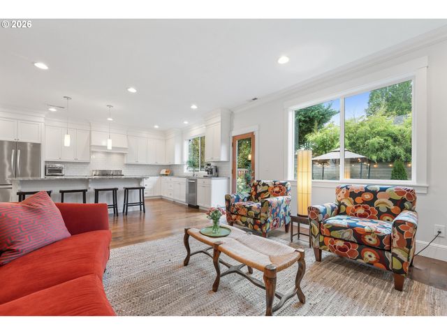 3803 Se NEHALEM St, Portland, OR 97202