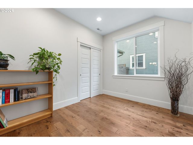 3803 Se NEHALEM St, Portland, OR 97202