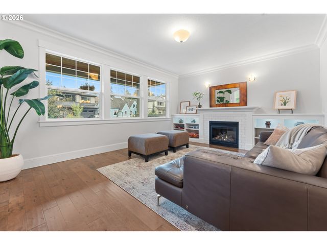 3803 Se NEHALEM St, Portland, OR 97202