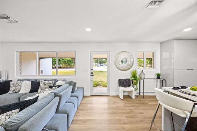 3400 NE 17th Way, Oakland Park, FL 33334