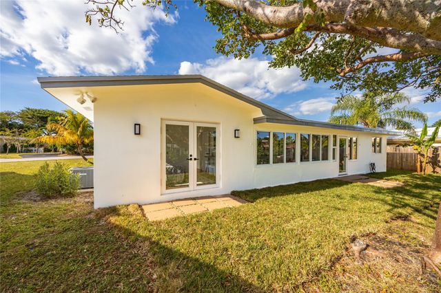 3400 NE 17th Way, Oakland Park, FL 33334