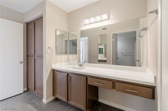 8070 West Russell Road 2006, Las Vegas, NV 89113