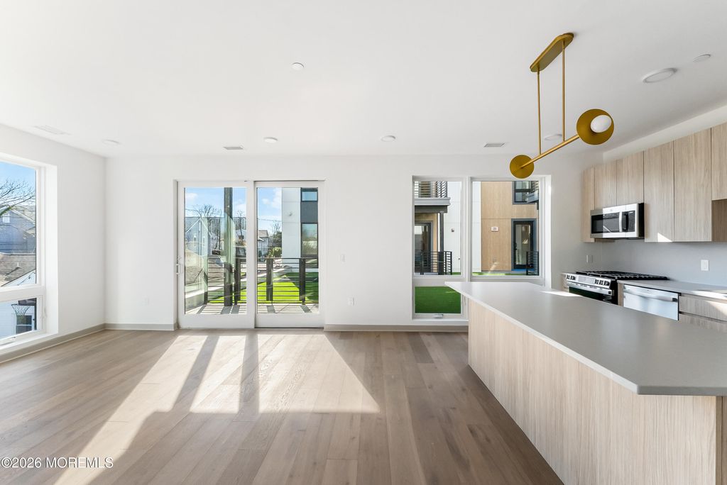 665 2nd Avenue 211, Long Branch, NJ 07740