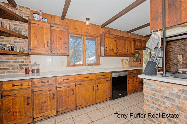 2291 20 Mile Road, Kent City, MI 49330