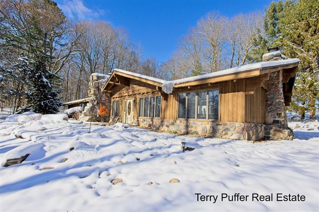 2291 20 Mile Road, Kent City, MI 49330