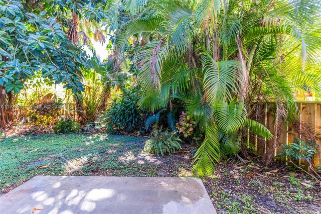 10132 NW 4th Street, Plantation, FL 33324