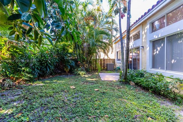 10132 NW 4th Street, Plantation, FL 33324