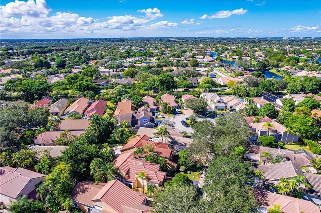 10132 NW 4th Street, Plantation, FL 33324