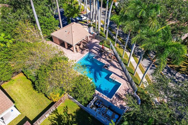 10132 NW 4th Street, Plantation, FL 33324