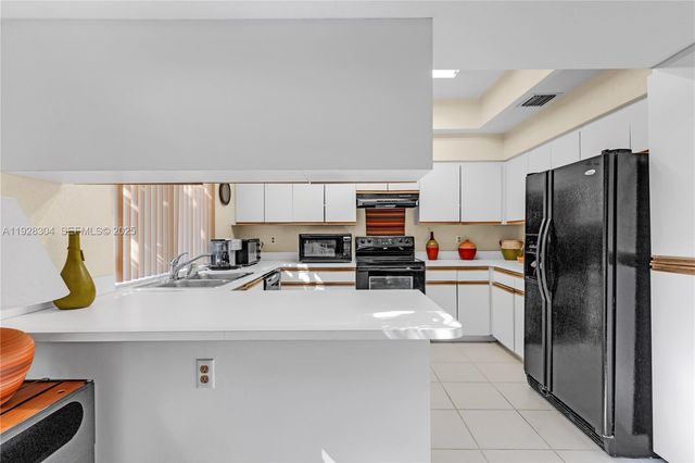 10132 NW 4th Street, Plantation, FL 33324