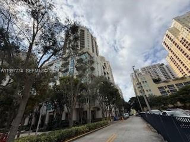 9066 SW 73rd Ct 806, Miami, FL 33156